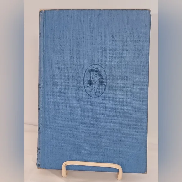 𝑩𝒆𝒗𝒆𝒓𝒍𝒚 𝑮𝒓𝒂𝒚'𝒔 𝑪𝒉𝒂𝒍𝒍𝒆𝒏𝒈𝒆 𝒃𝒚 𝑪𝒍𝒂𝒊𝒓 𝑩𝒍𝒂𝒏𝒌/'𝟰𝟱 - Picture 3 of 15